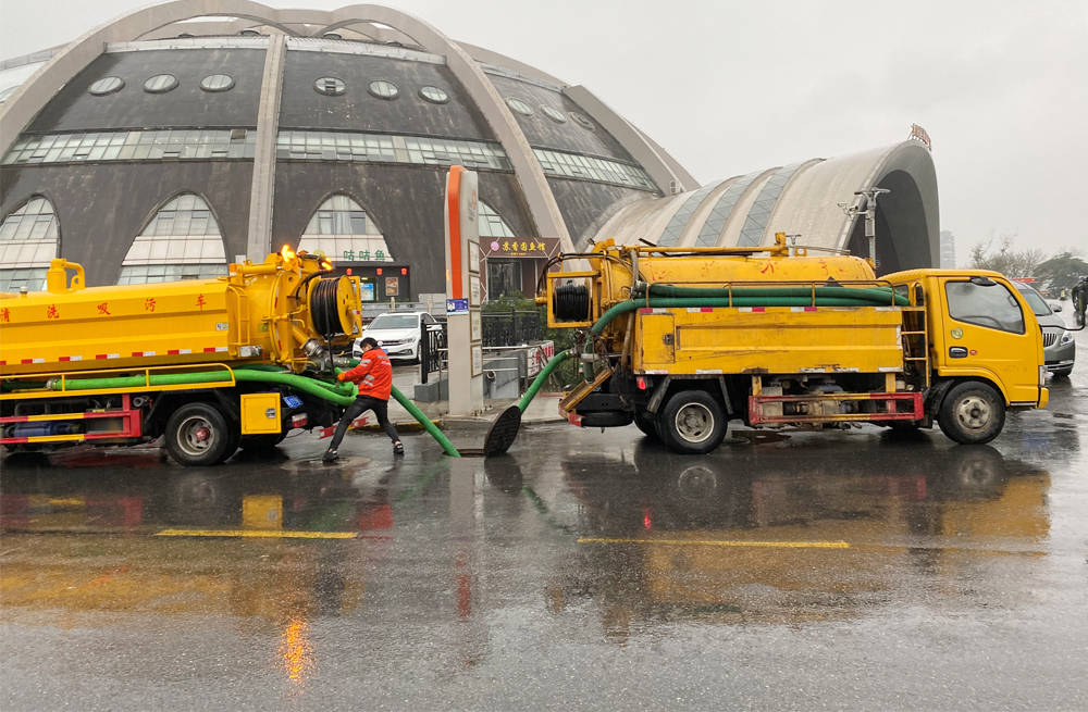 271白兔商场管道清淤